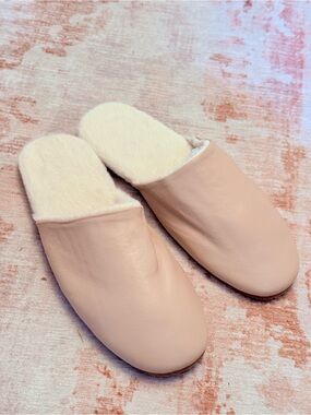 Leather women Slip-On Slippers size 7-7.5